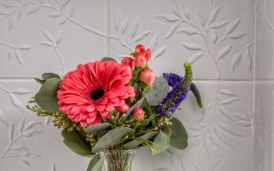 This Tile Mimics Nature for a Tranquil Bathtub Surround